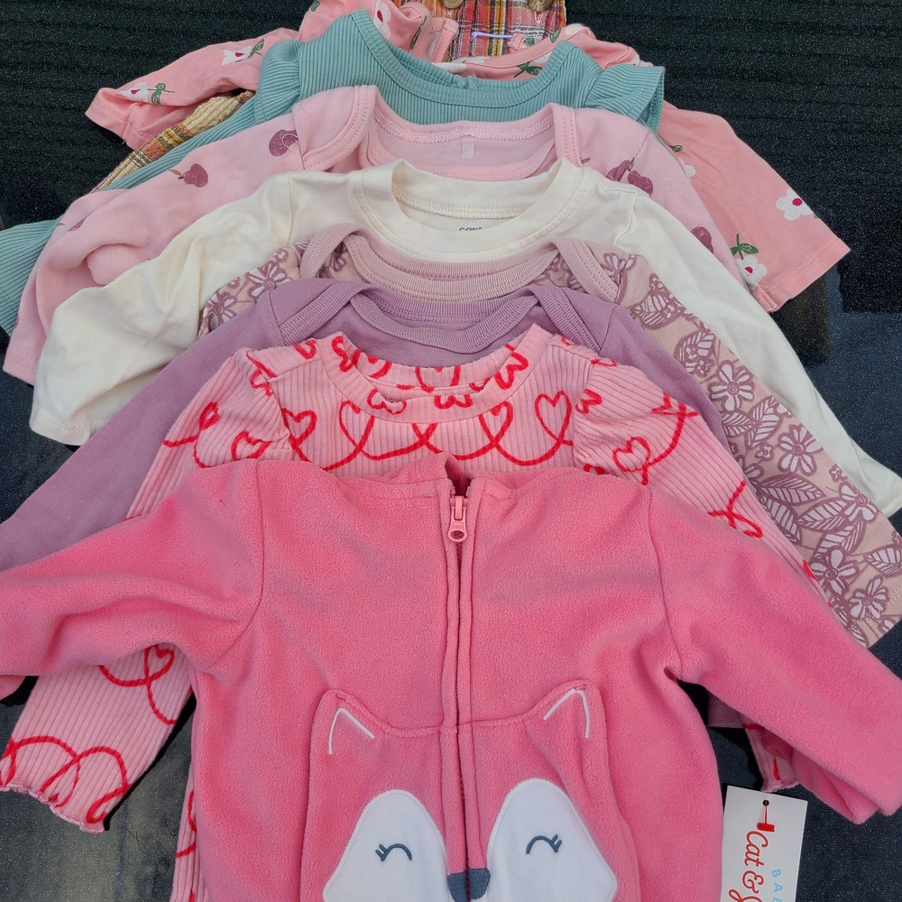 ❌️SOLD❌️Cute Baby Onesies Bundle